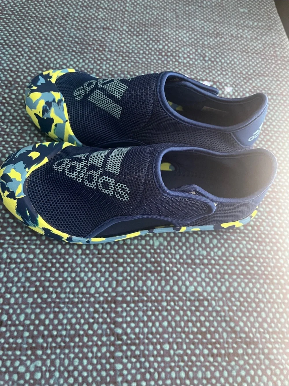 adidas lightweight slip
